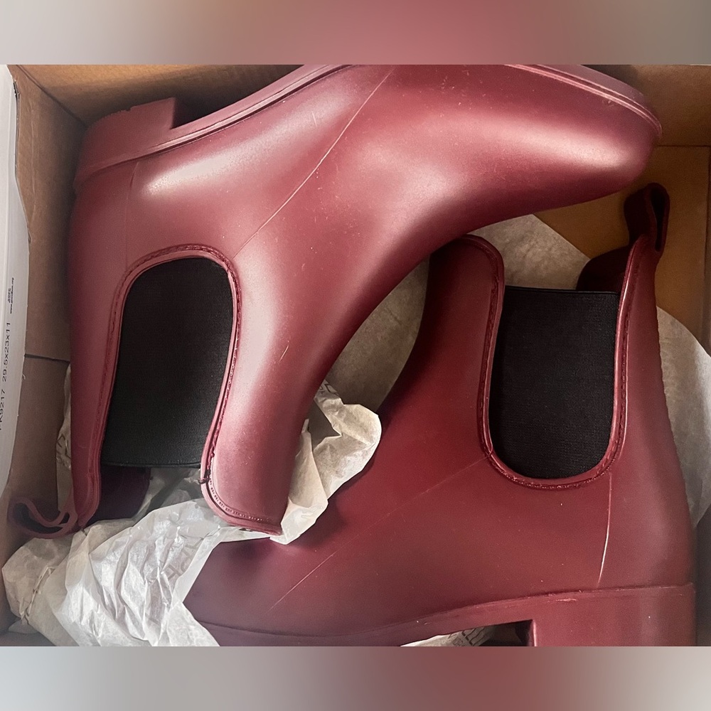 Capelli of New York Metallic Burgundy raining Boots